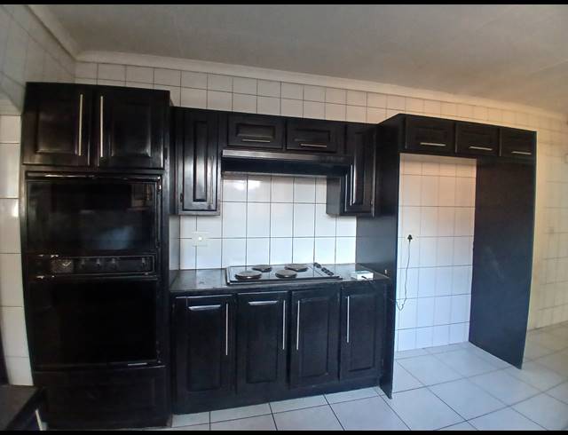 4 BEDROOM HOUSE FOR SALE IN PARKHILL GARDENS
